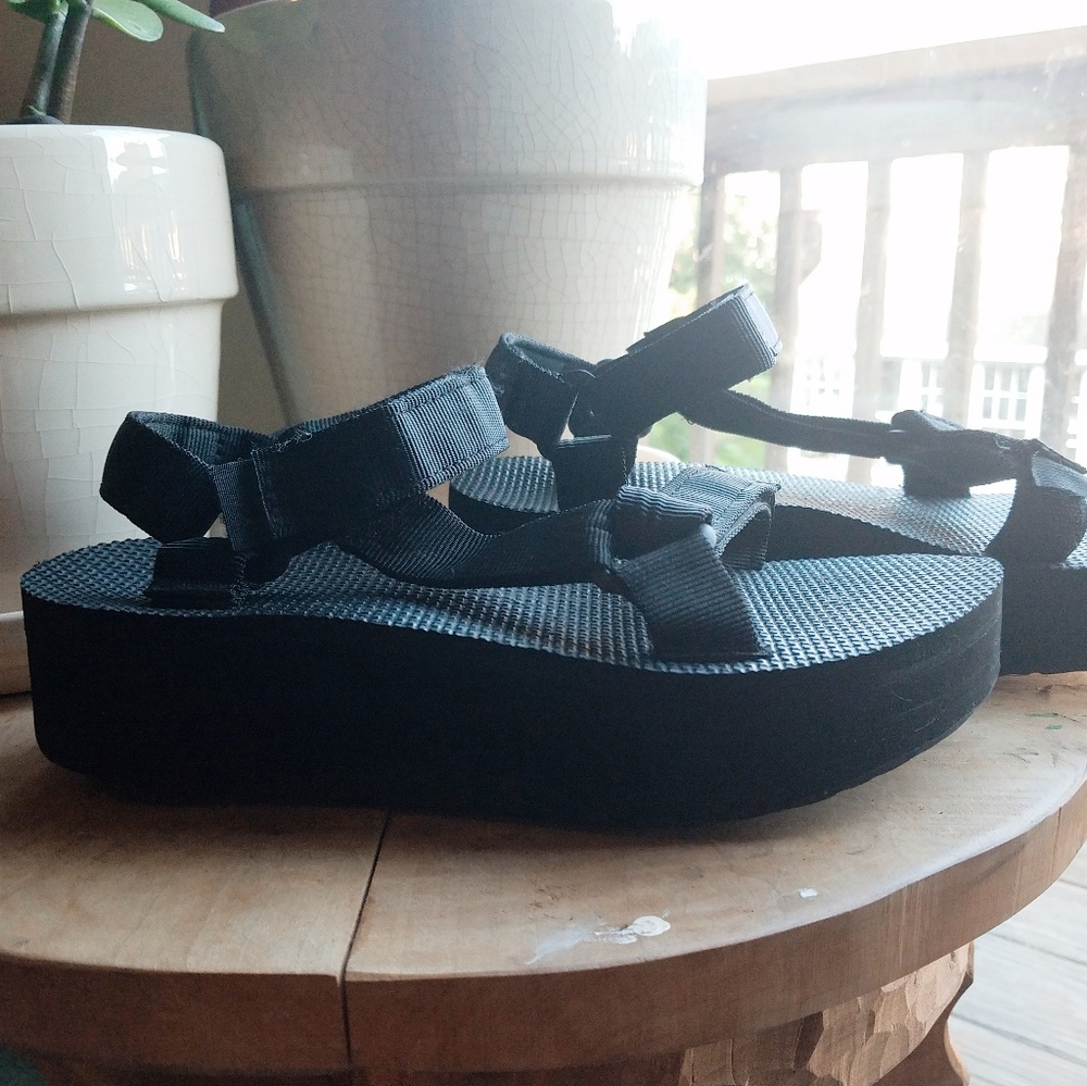 Teva Flatform Universal Sandal